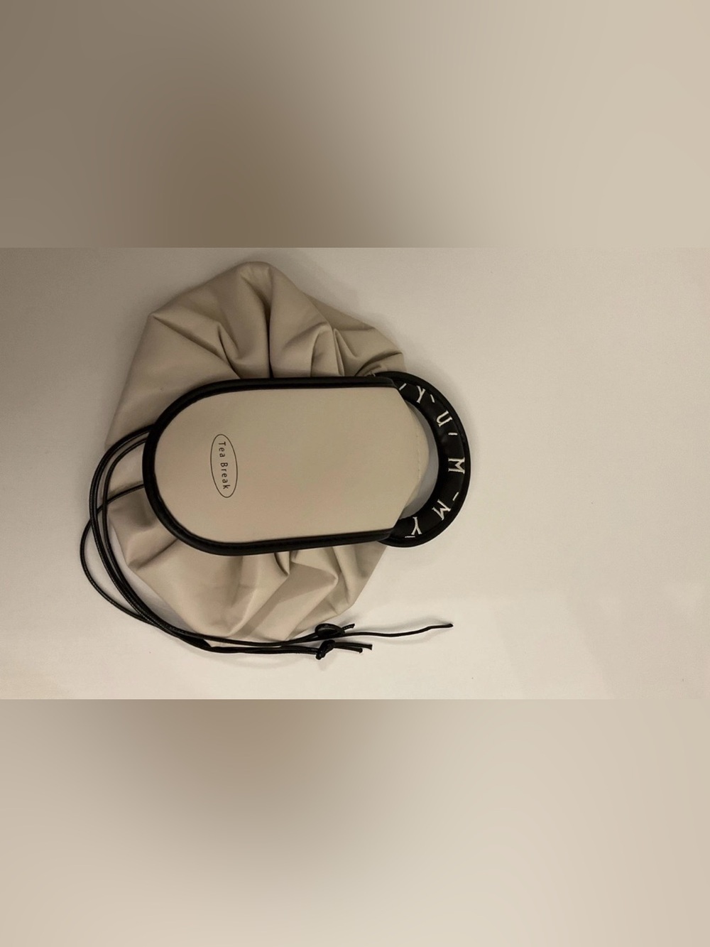 Yummy Tea Breakneck drawstring Makeup Bag Cream And Black Travel Flat
